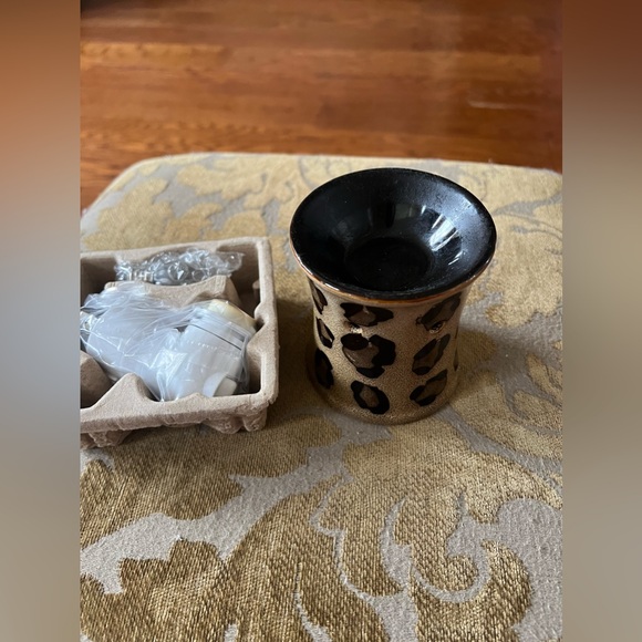 Leopard Scentsy Wall Plug Warmer🐆💡✨ - Picture 4 of 8